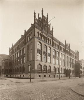Charlottenburg College of Applied Arts and Crafts where Heartfield studied from 1913 to 1915, ca. 1903. Photo: Paul Bratring