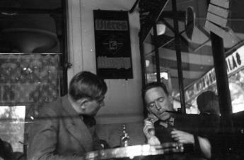 Oskar Kokoschka und John Heartfield, Paris, 1935. Foto: unbekannt, Akademie der Künste, Berlin, JHA 607/23.4.2.