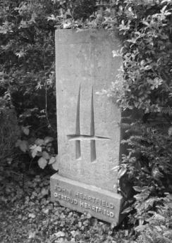 Heartfield's honorary grave at the Dorotheenstädtischen Friedhof, Chausseestraße, Berlin, 2018. Photo: Harald Schadek